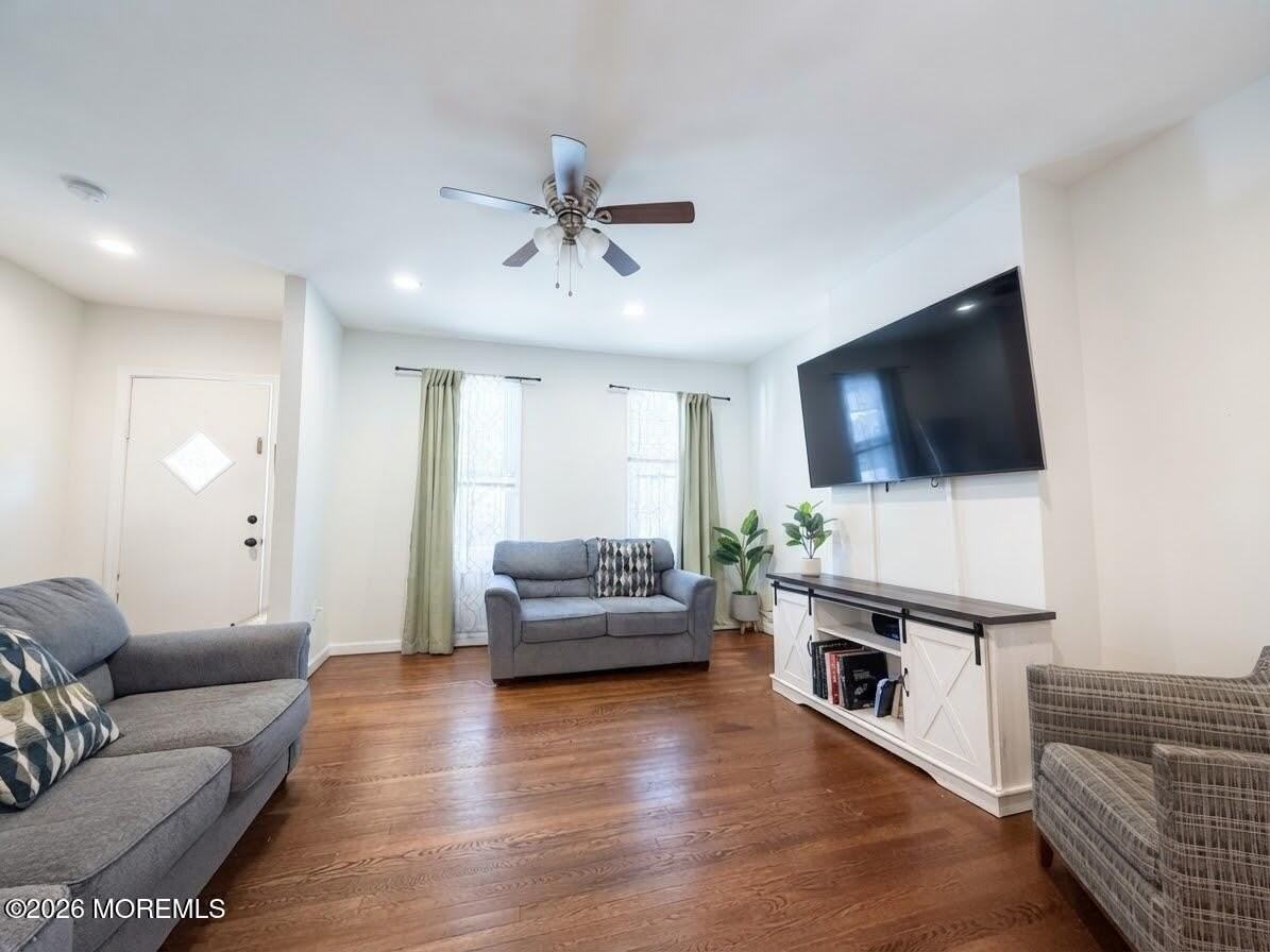 1047 Jaques Ave - Photo 5 of 16