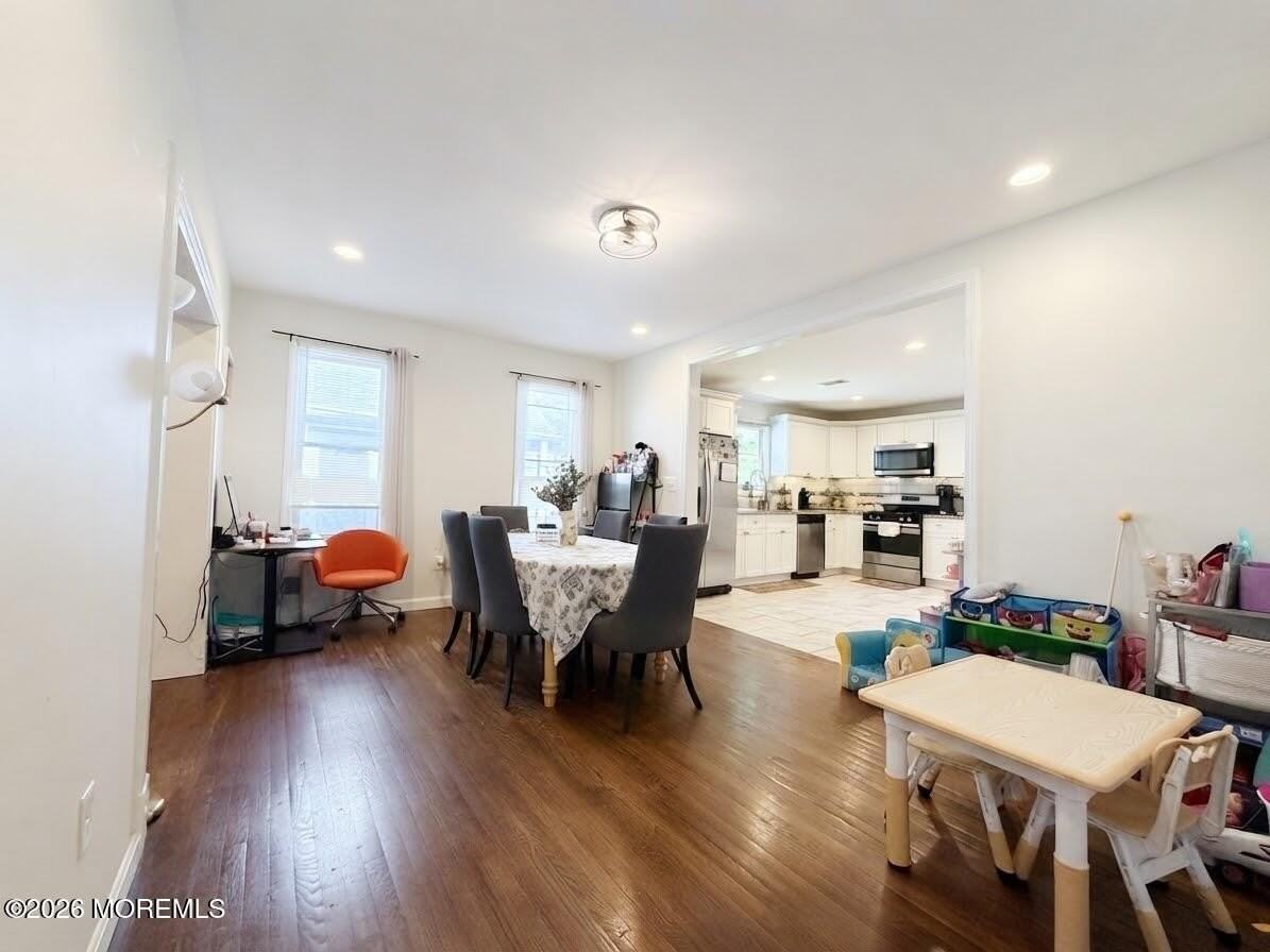 1047 Jaques Ave - Photo 6 of 16