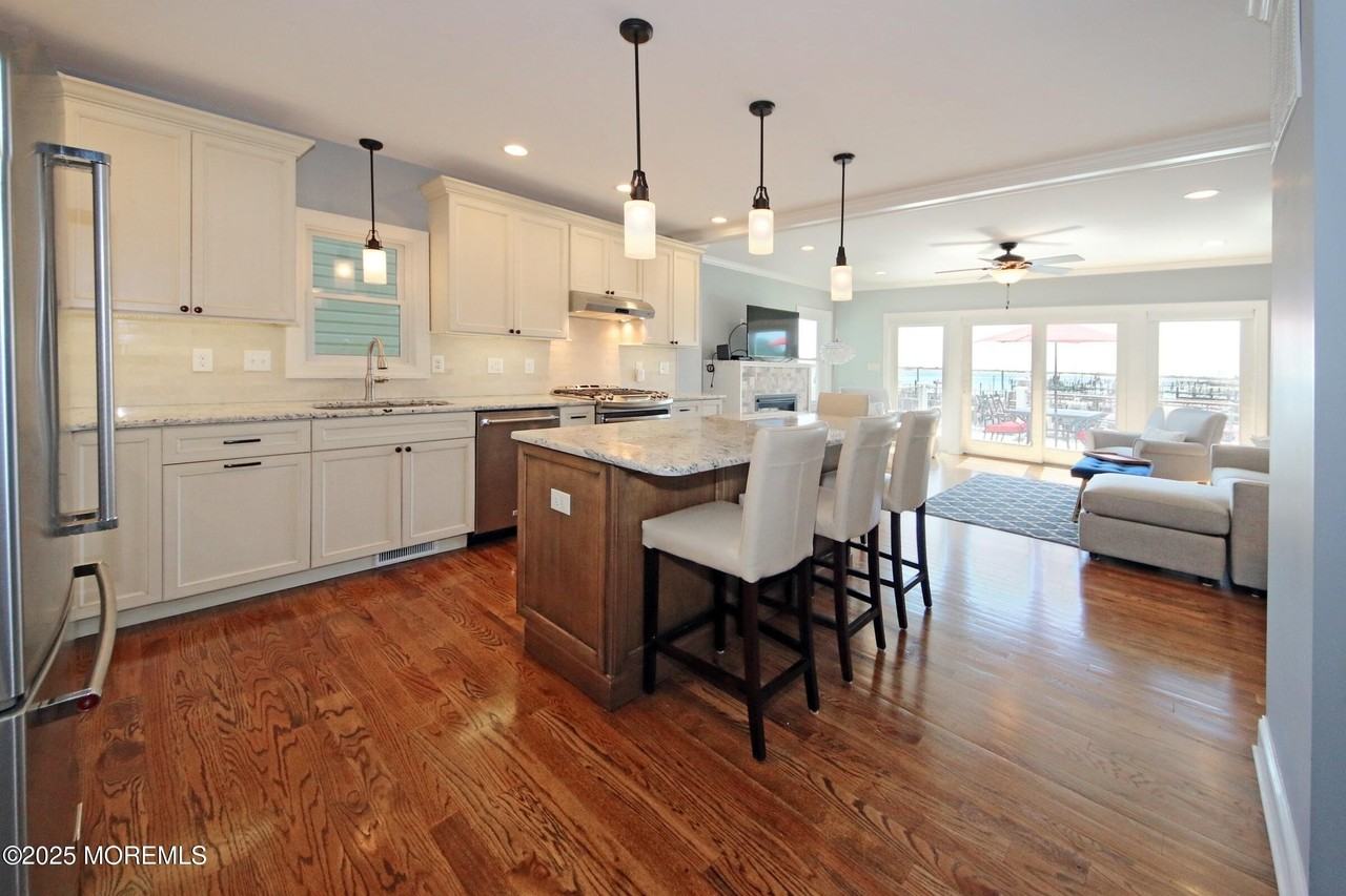 9 Seadrift Ave - Photo 2 of 26
