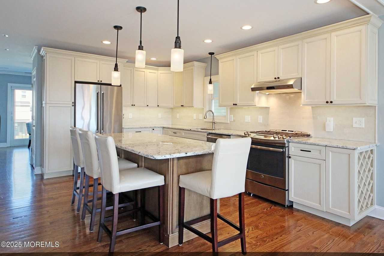 9 Seadrift Ave - Photo 3 of 26