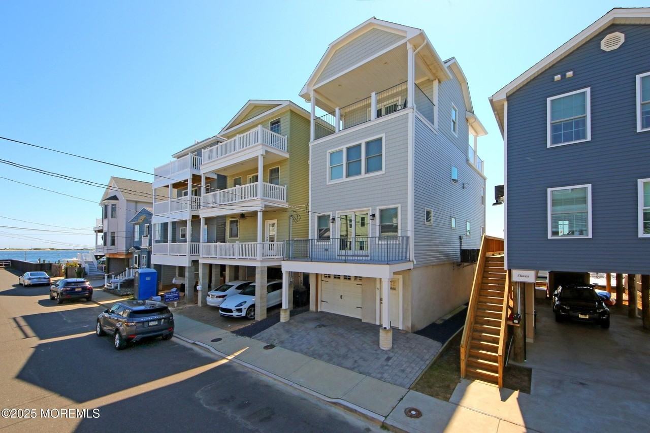 9 Seadrift Ave - Photo 5 of 26