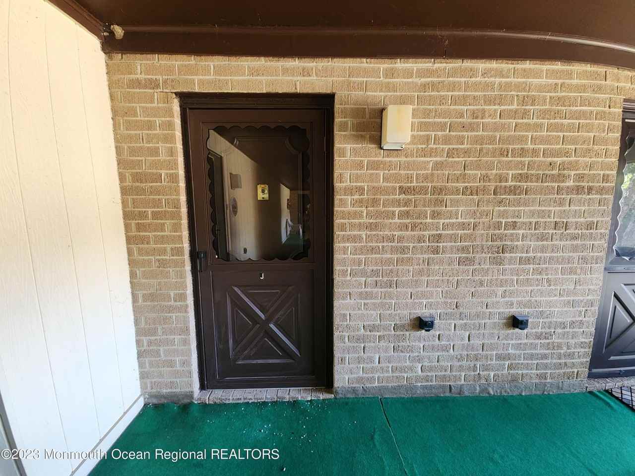 34 Meadow Green Cir #J - Photo 2 of 19