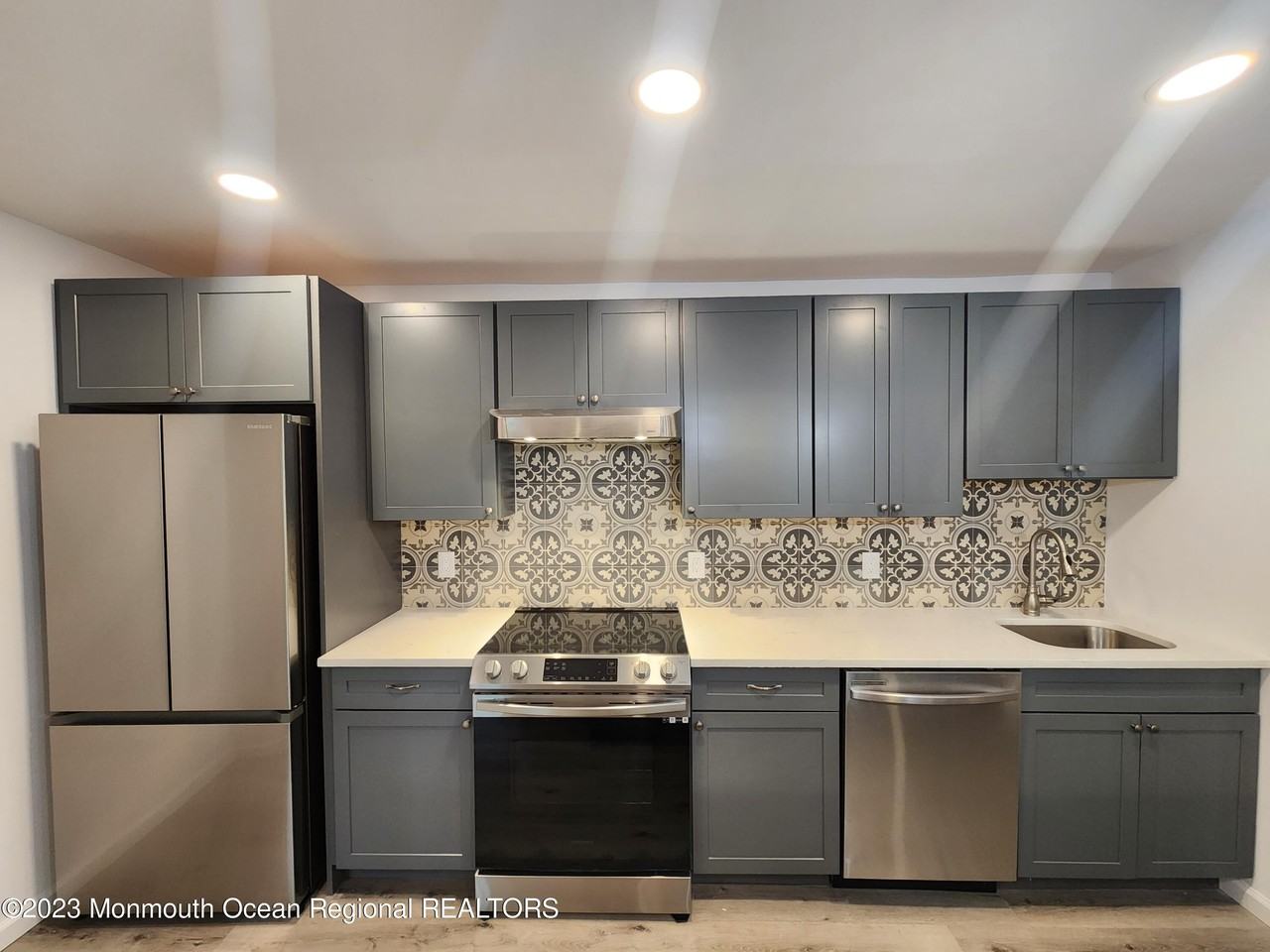 34 Meadow Green Cir #J - Photo 3 of 19