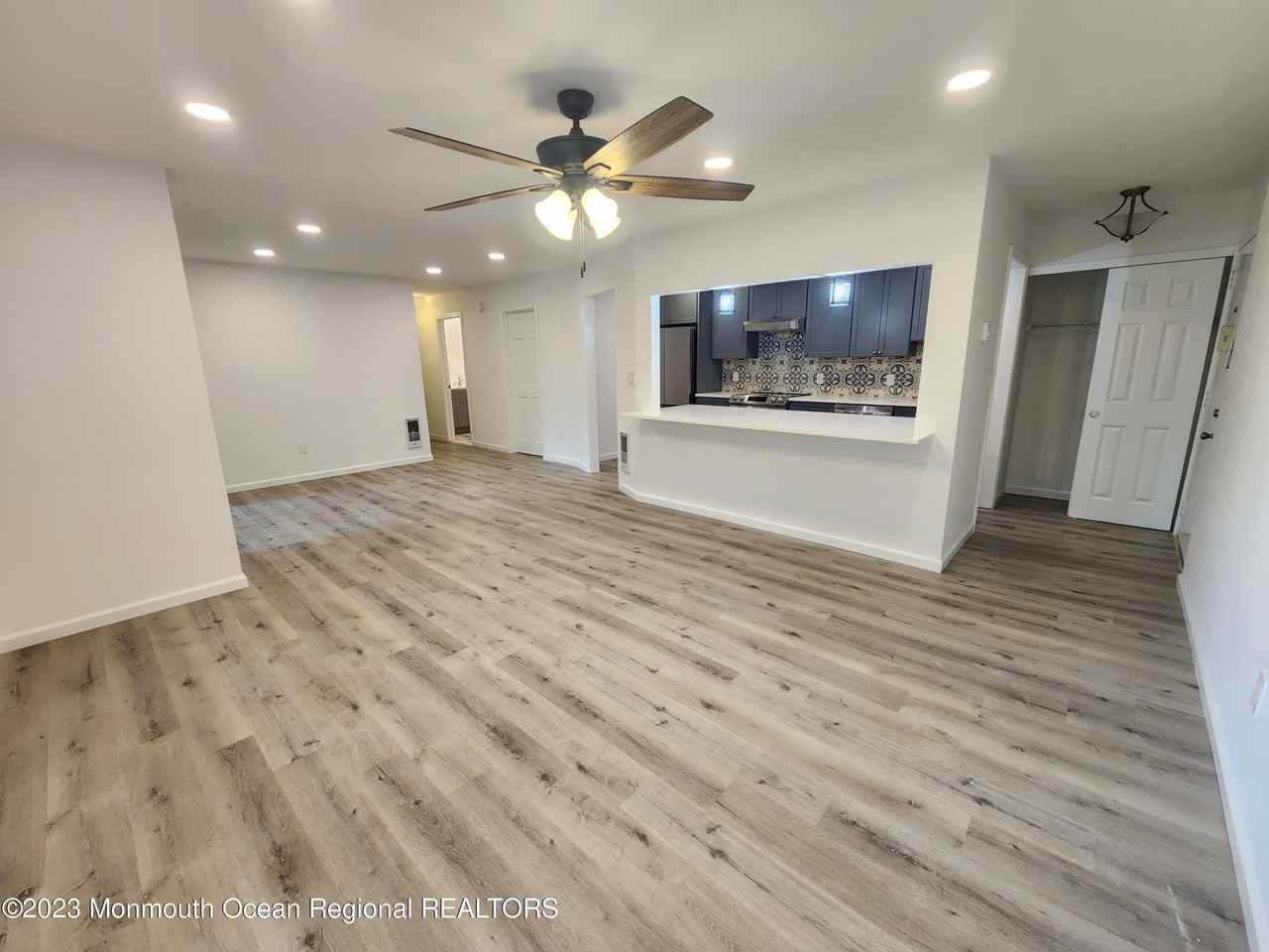 34 Meadow Green Cir #J - Photo 6 of 19