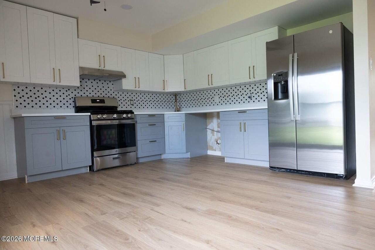 52 Creek Rd - Photo 4 of 12