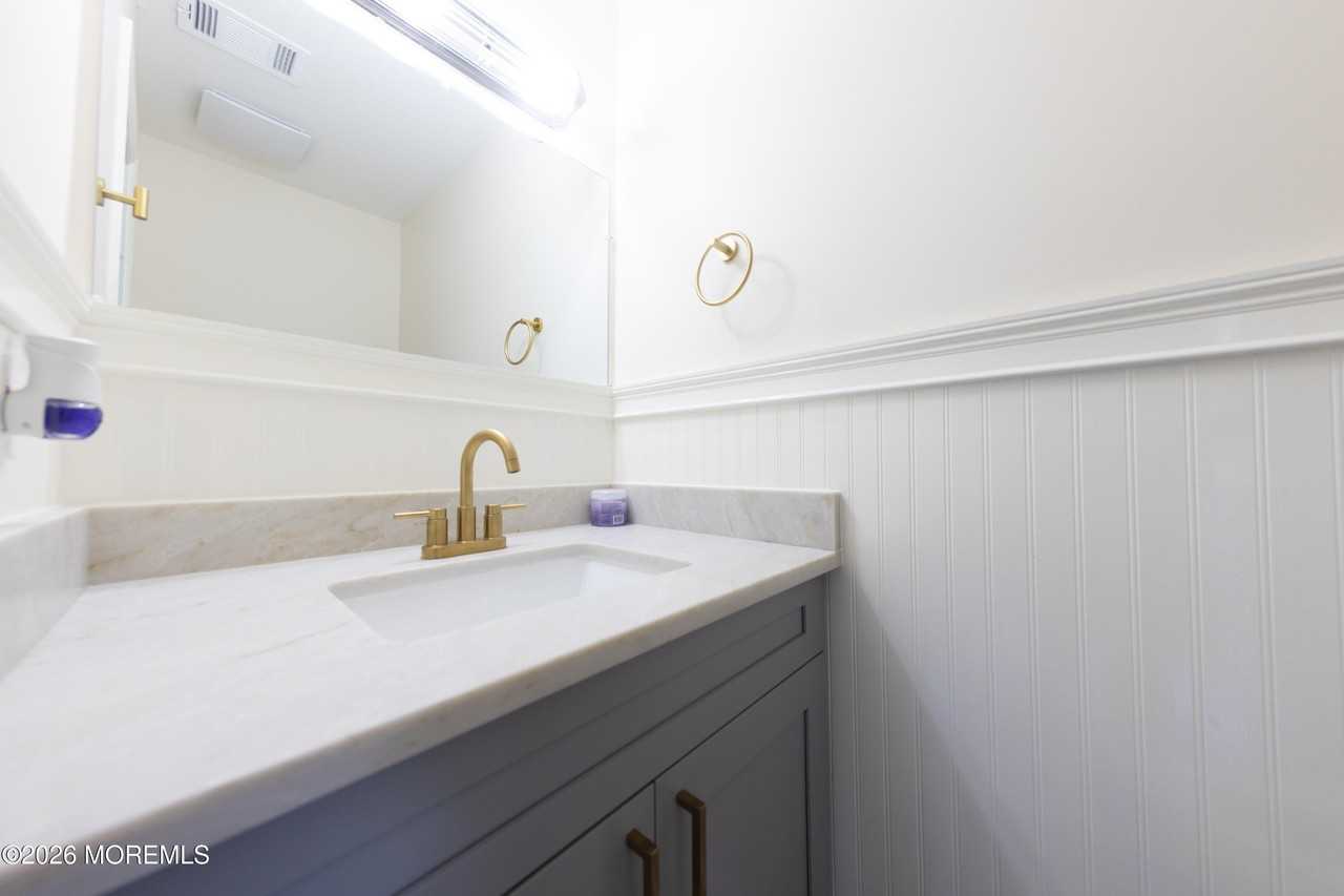 52 Creek Rd - Photo 6 of 12