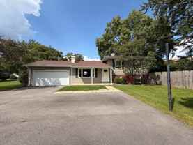 5S481 Glenoban Dr - Photo 1 of 1