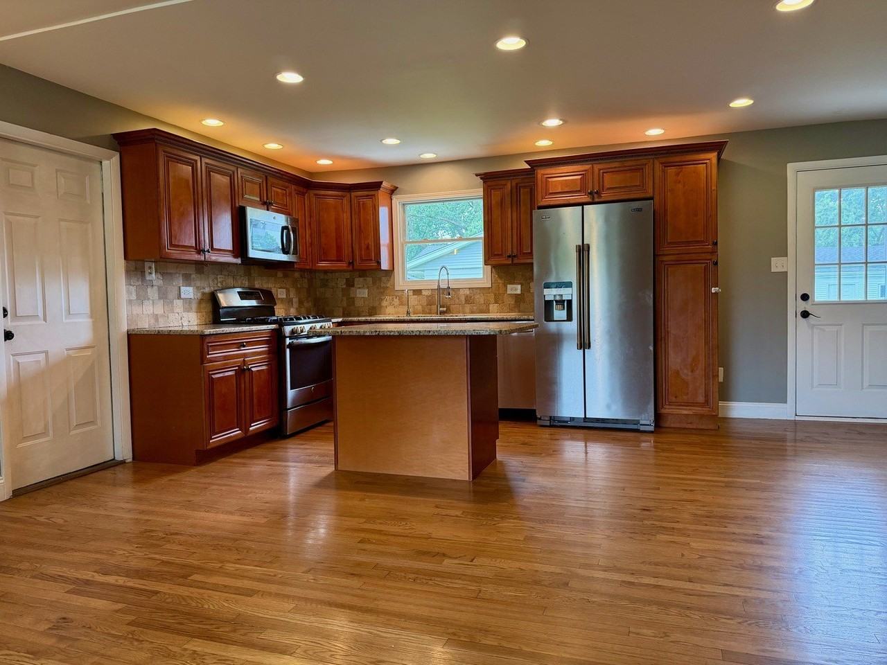 5S481 Glenoban Dr - Photo 3 of 33