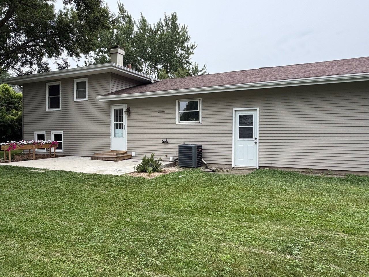 5S481 Glenoban Dr - Photo 6 of 33