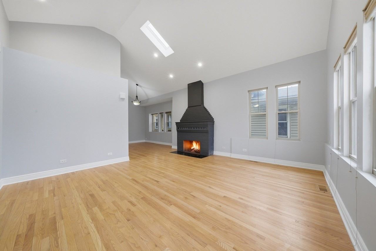 4545 N Lawndale Ave - Photo 2 of 8