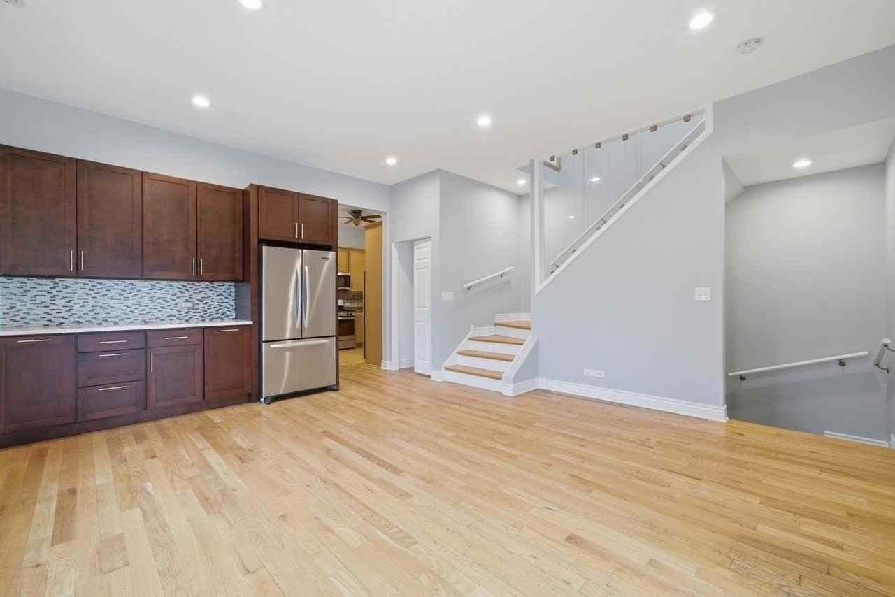 4545 N Lawndale Ave - Photo 4 of 8