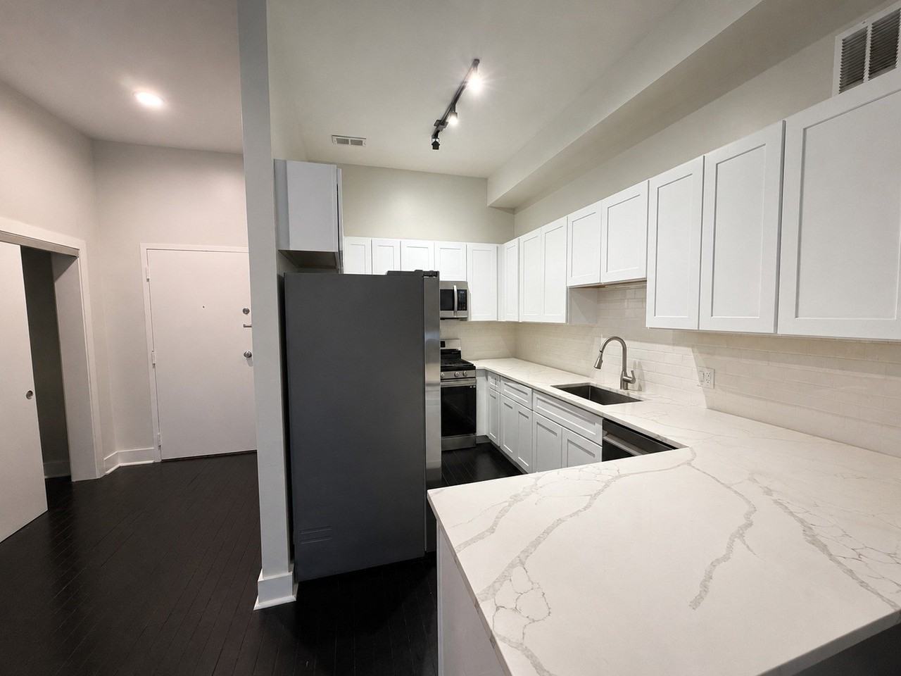 934 S State St #2A - Photo 2 of 4