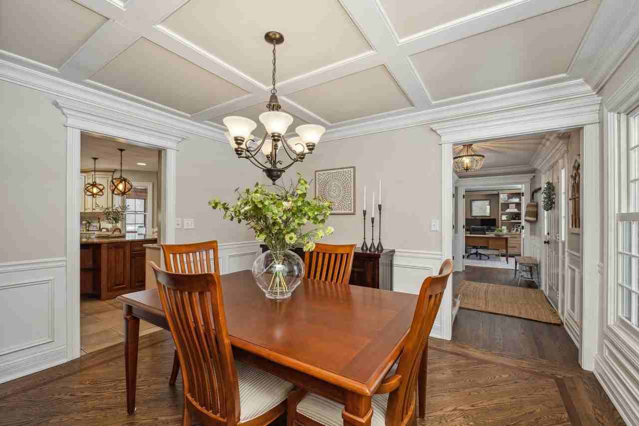 2104 Kenton Ln - Photo 5 of 38