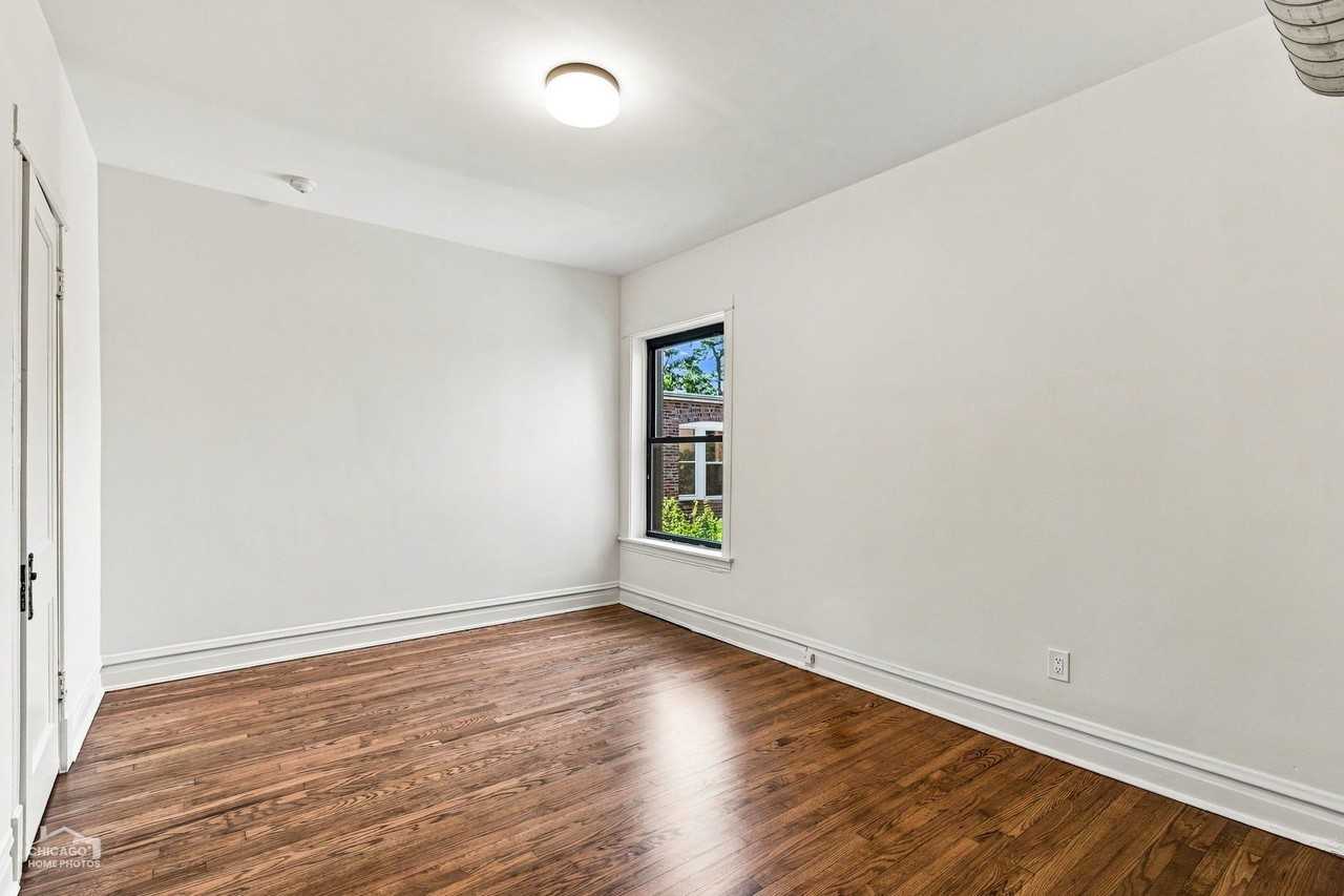 5402 S Woodlawn Ave #1 - Photo 6 of 15