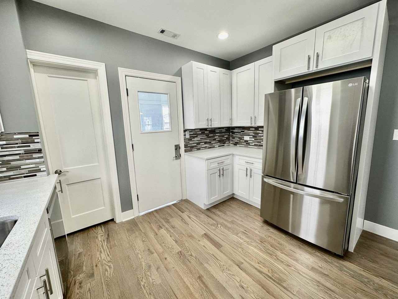2233 N Lawler Ave #1 - Photo 6 of 18