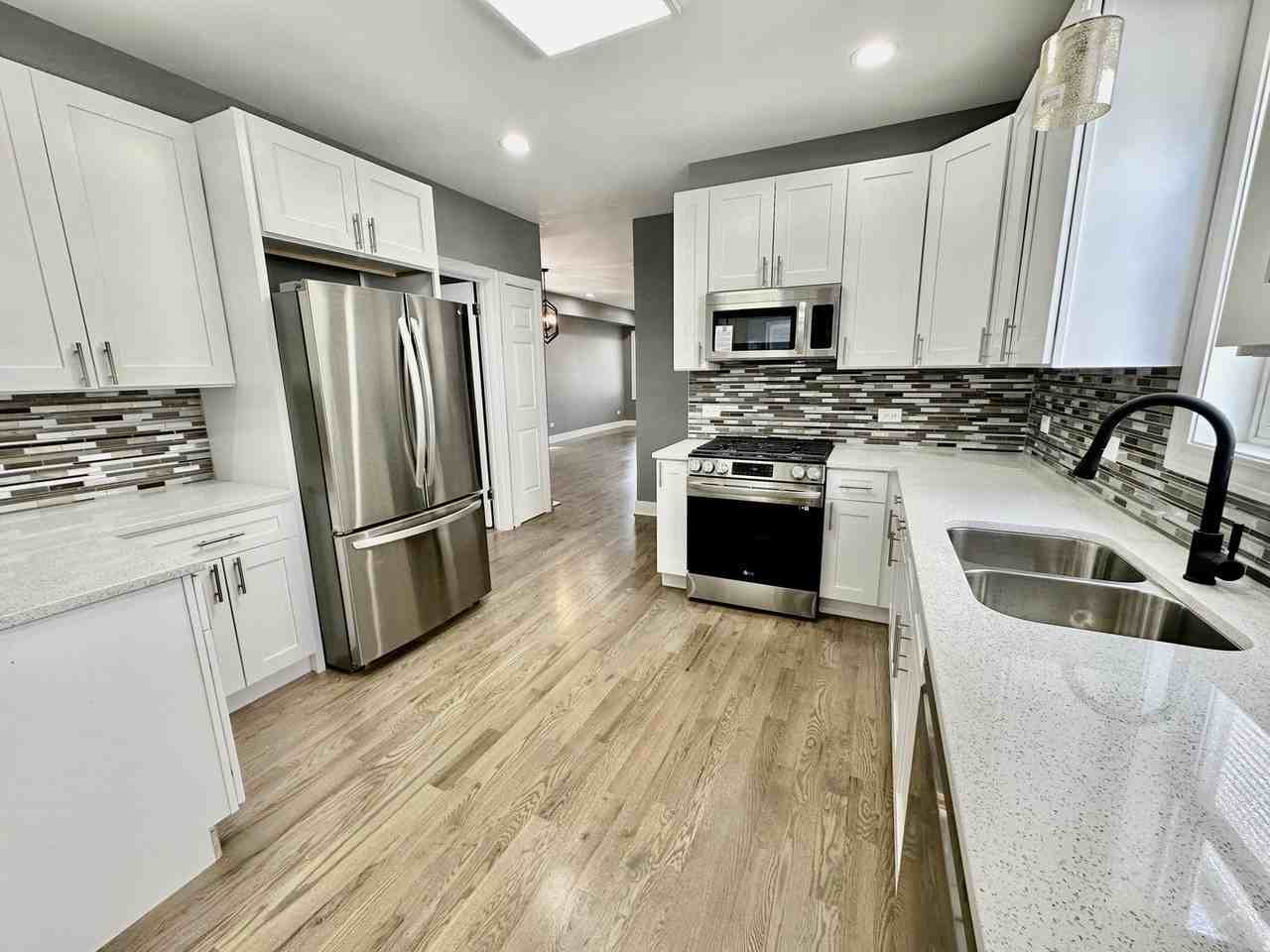 2233 N Lawler Ave #1 - Photo 7 of 18