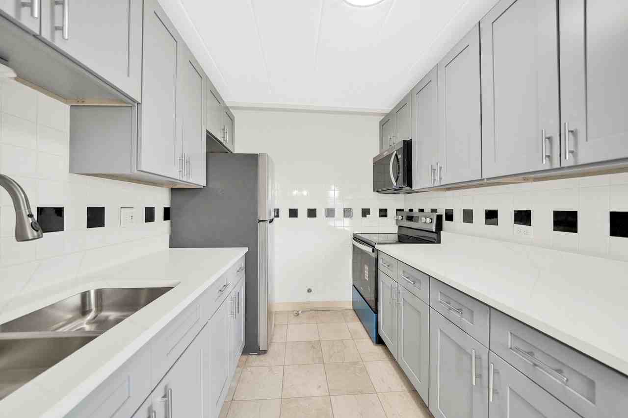 6161 N Hoyne Ave #504 - Photo 5 of 11