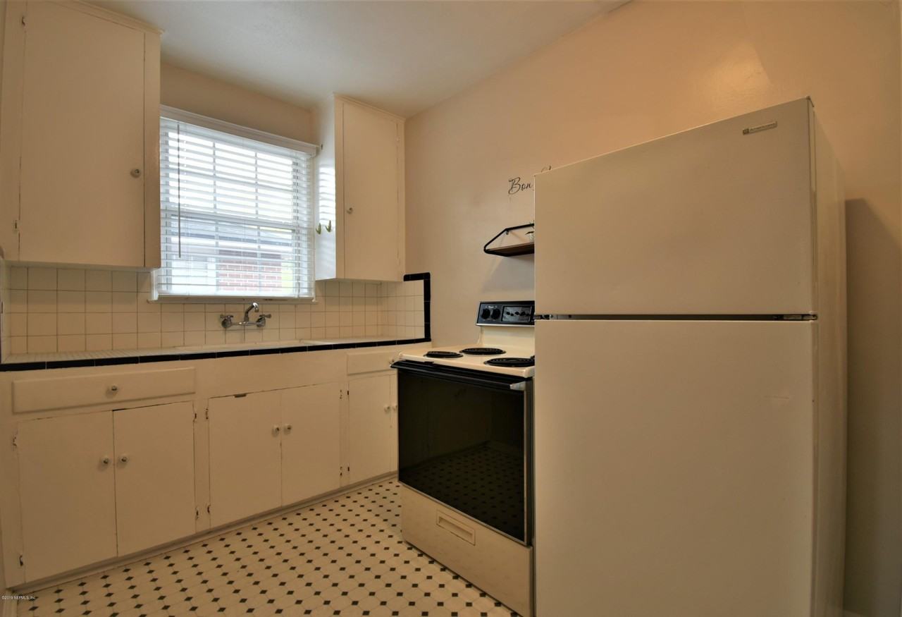 3661 Saint Johns Ave #3 - Photo 5 of 14