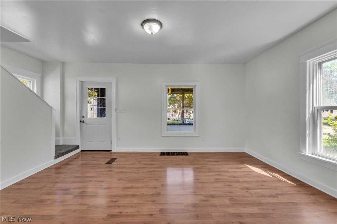 1296 W Wilbeth Rd - Photo 4 of 29