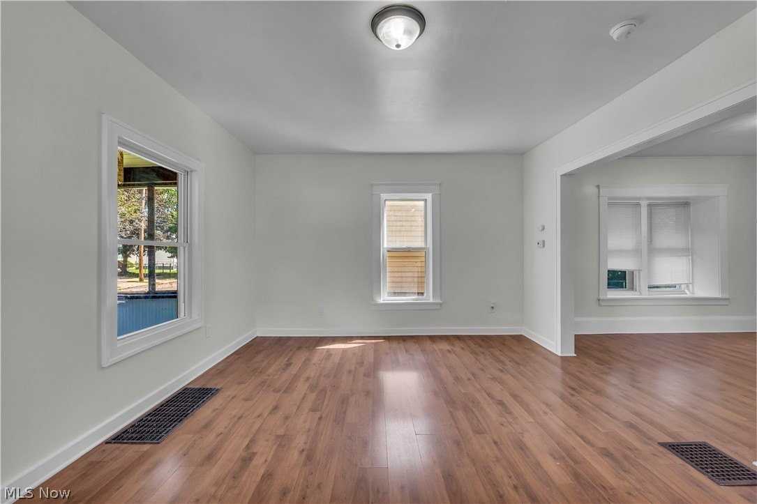 1296 W Wilbeth Rd - Photo 5 of 29