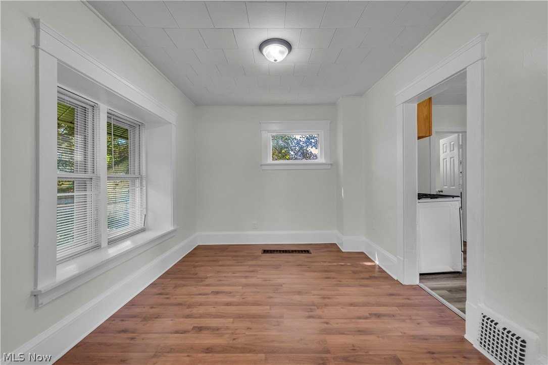 1296 W Wilbeth Rd - Photo 7 of 29