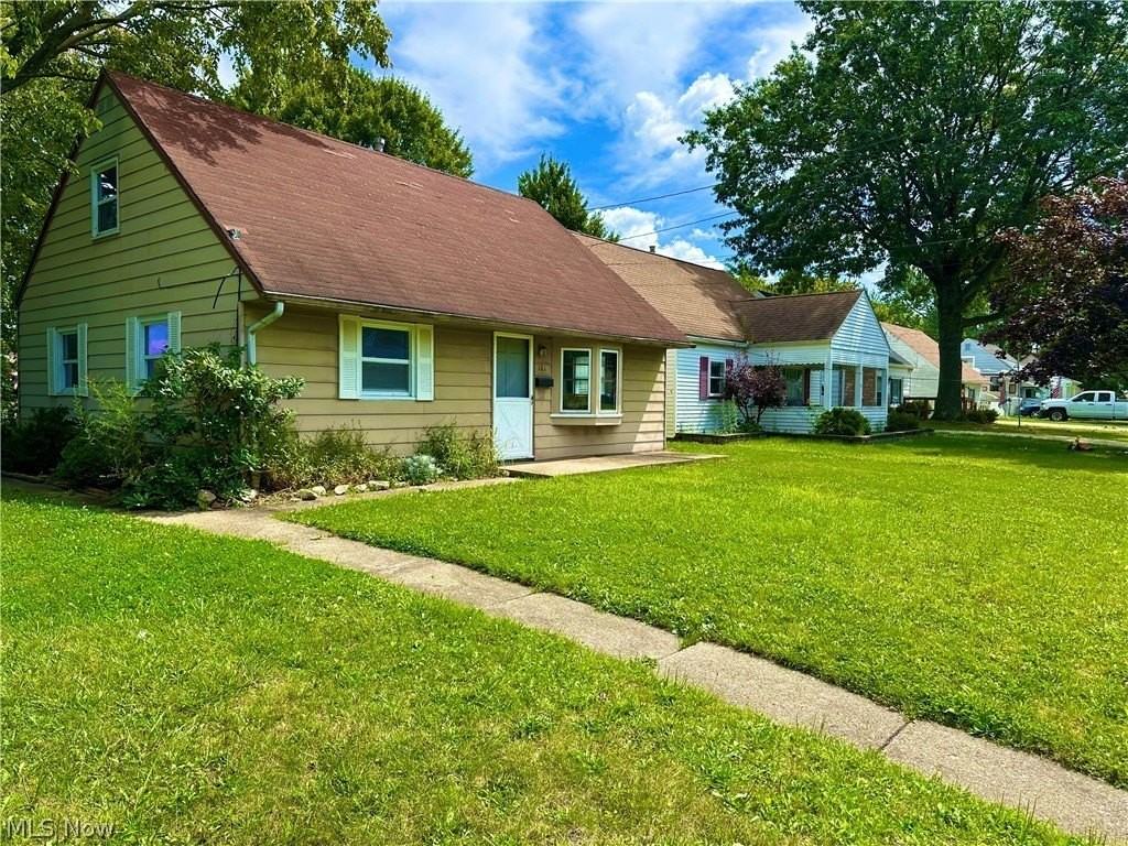 181 N Beverly Ave - Photo 2 of 16