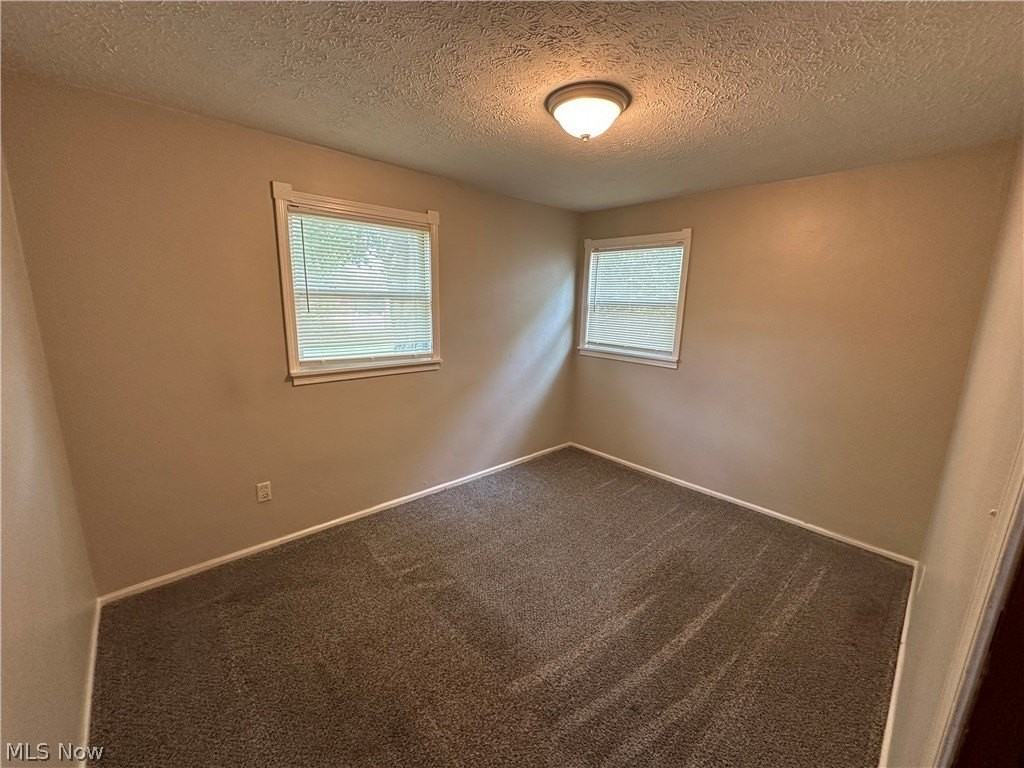 181 N Beverly Ave - Photo 7 of 16