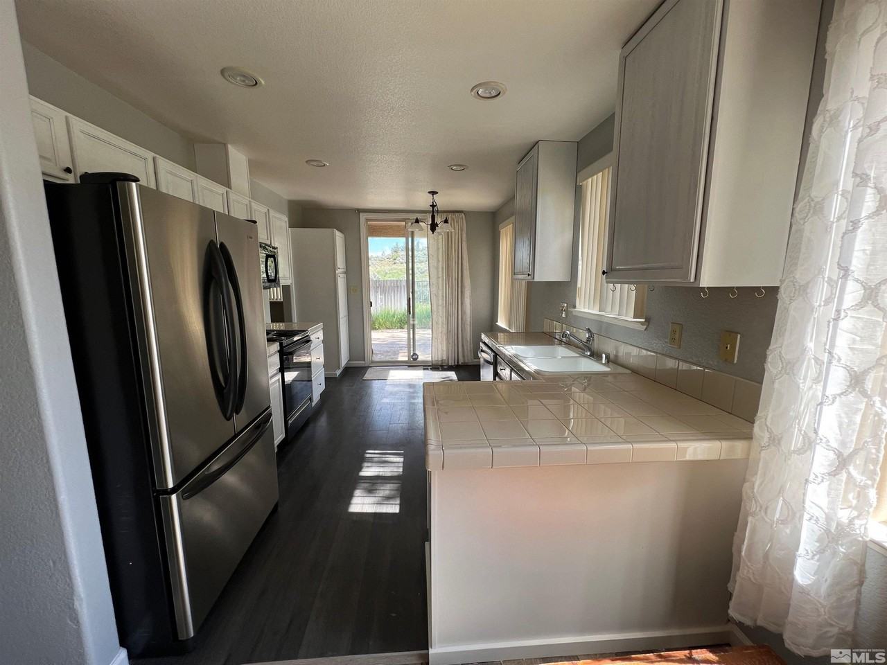 1889 Cambridge Hills Ct - Photo 6 of 16