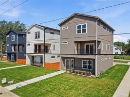 featured image of 200 W Houston St