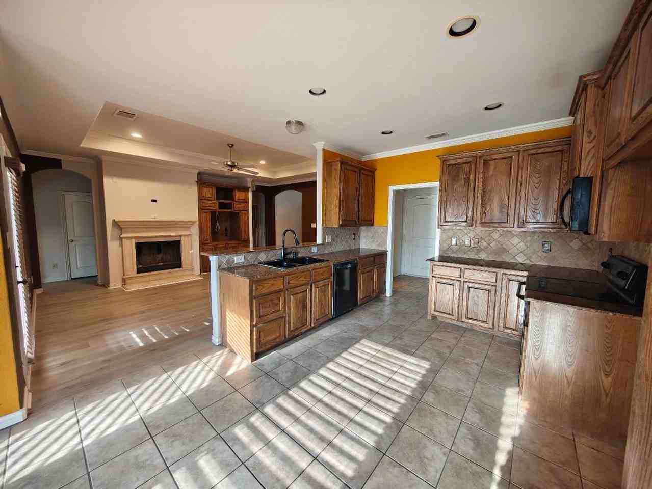 10625 Braewood Dr - Photo 4 of 14