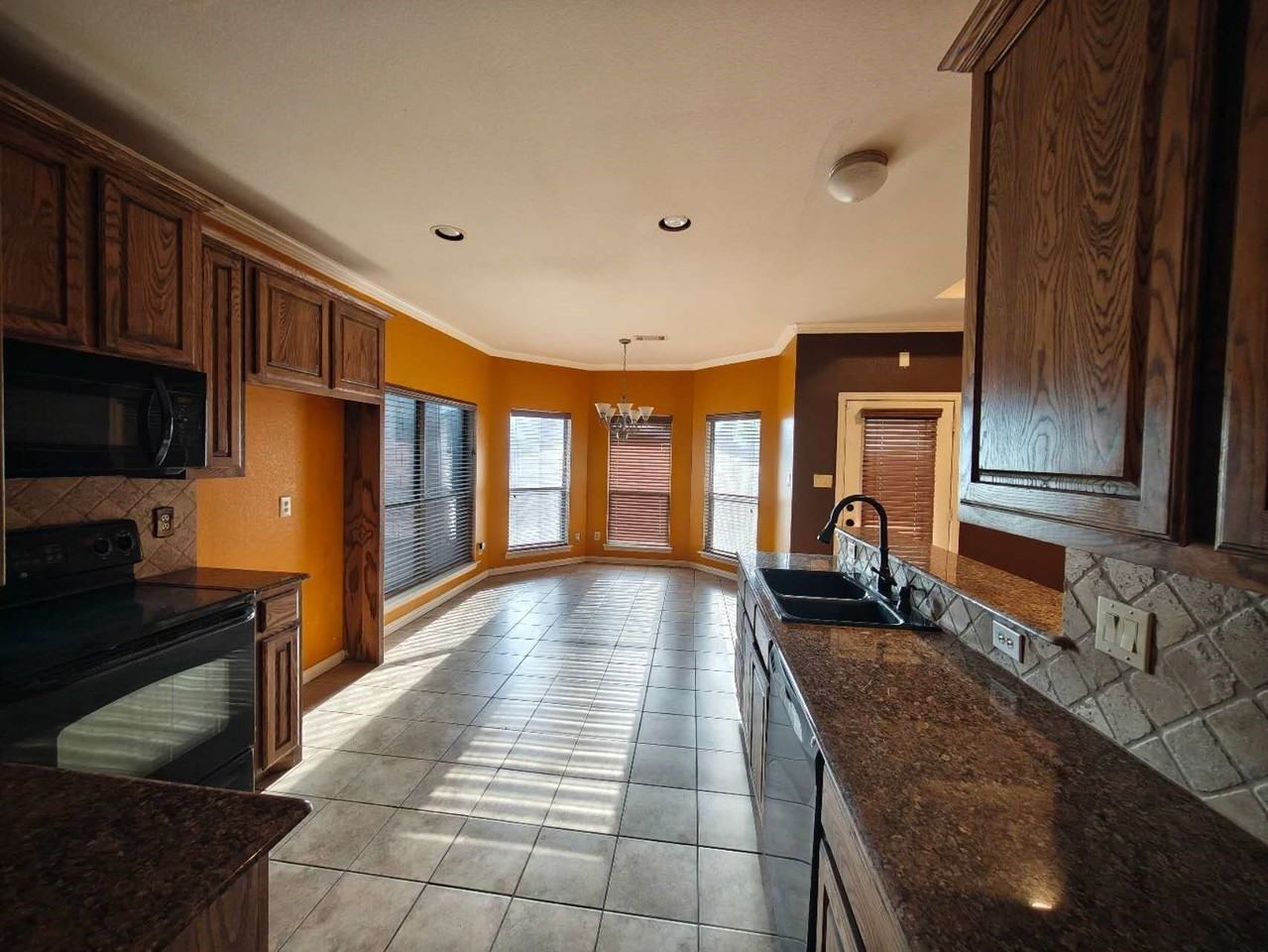 10625 Braewood Dr - Photo 5 of 14