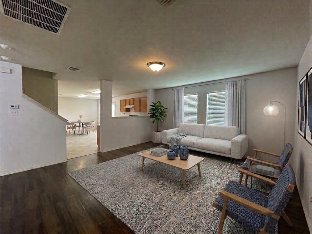2801 Mockingbird St - Photo 4 of 32