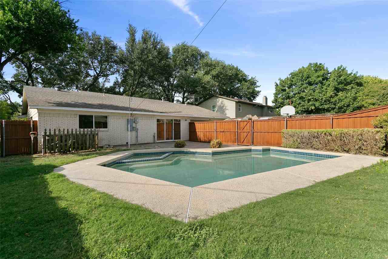 406 Pleasant Valley Ln - Photo 2 of 26
