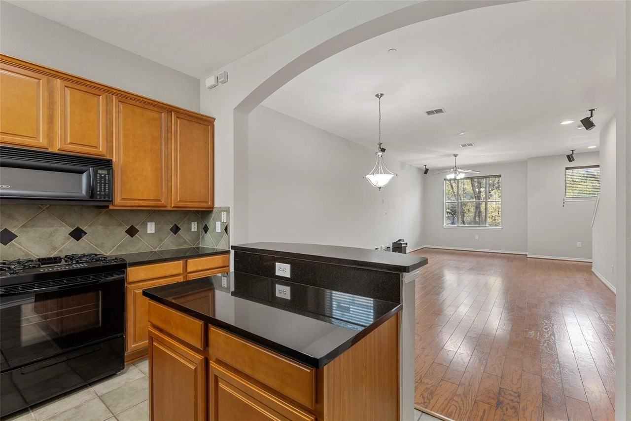 4121 Mckinney Ave #6 - Photo 5 of 26