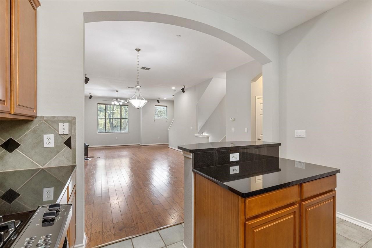 4121 Mckinney Ave #6 - Photo 7 of 26