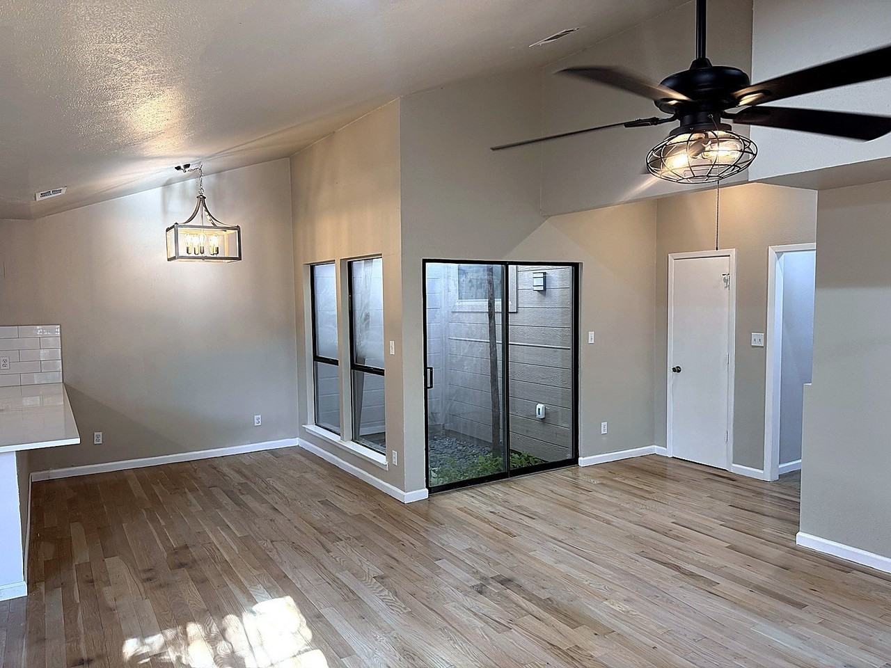 3040 Airhaven St - Photo 3 of 13