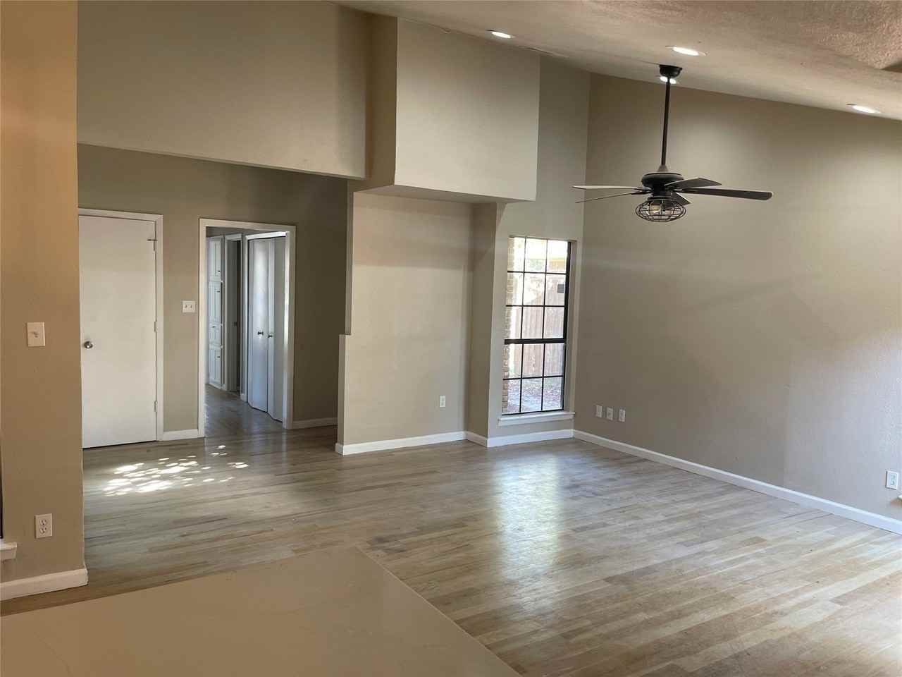 3040 Airhaven St - Photo 4 of 13
