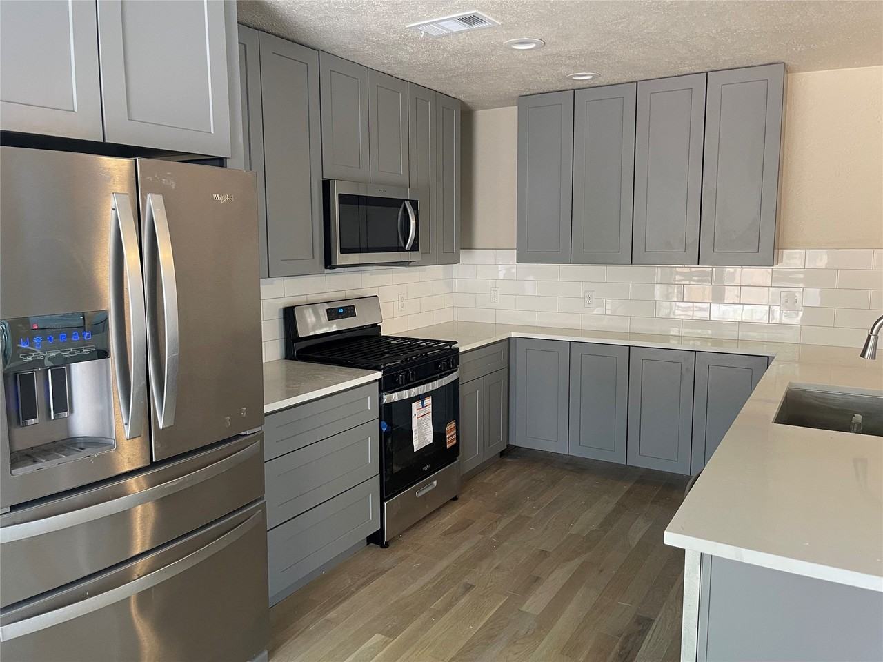 3040 Airhaven St - Photo 5 of 13