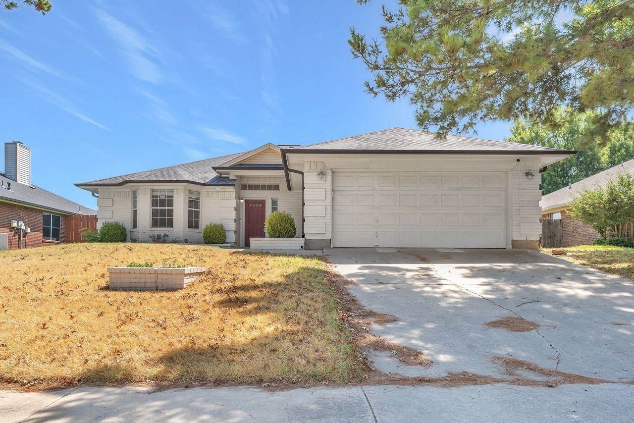 691 Montana Ct N - Photo 2 of 21