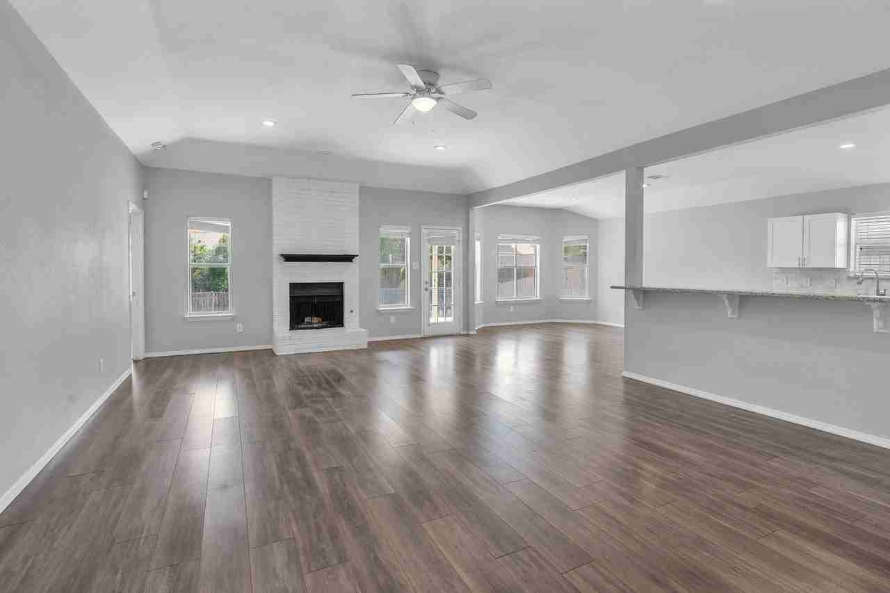 691 Montana Ct N - Photo 3 of 21
