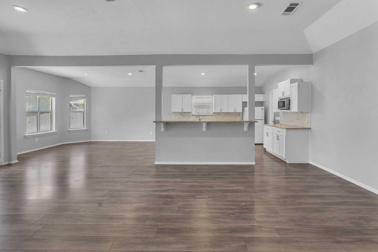 691 Montana Ct N - Photo 4 of 21