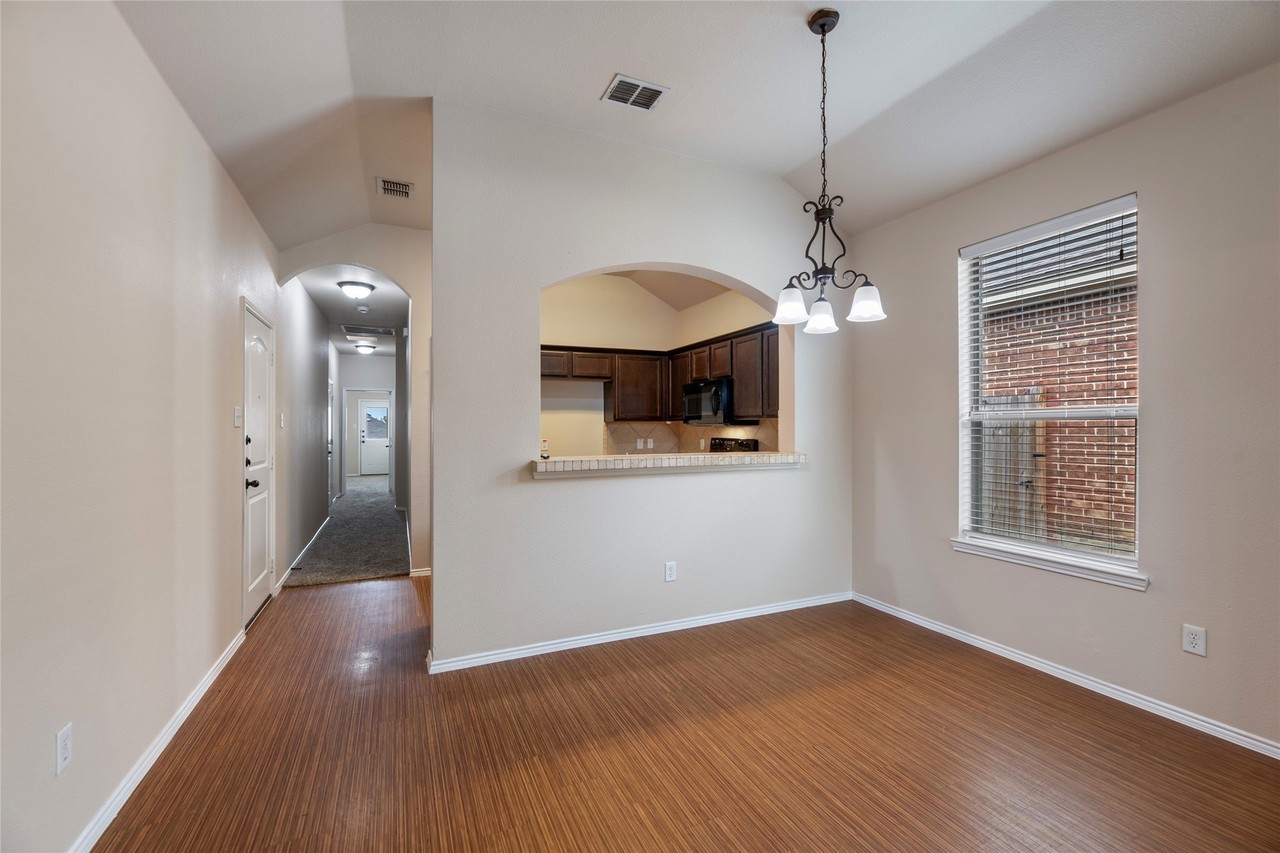 355 Armstrong Ln - Photo 4 of 32