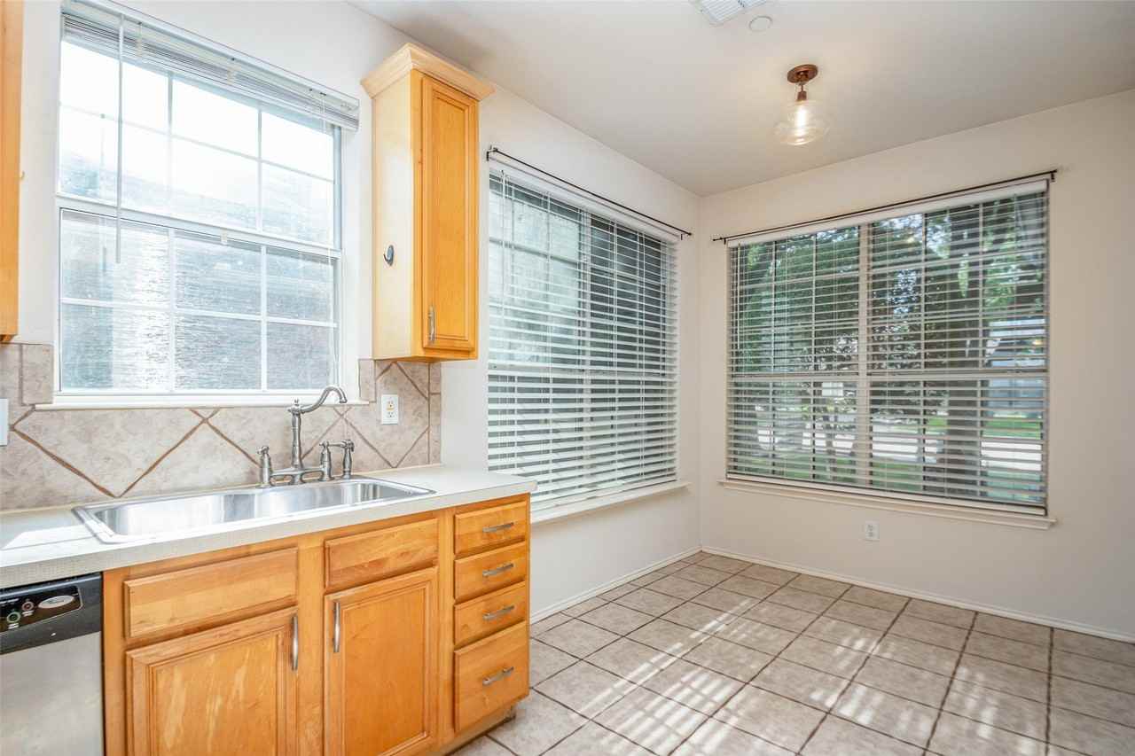 7049 Van Gogh Dr - Photo 4 of 25