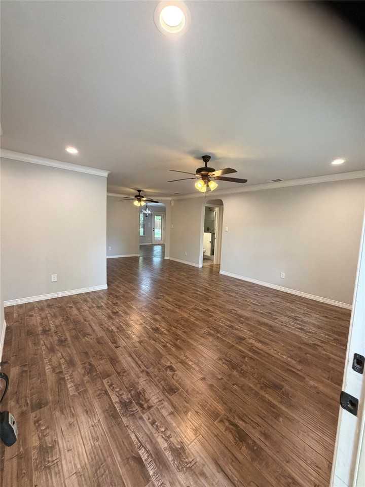 310 E Santa Fe St - Photo 2 of 23
