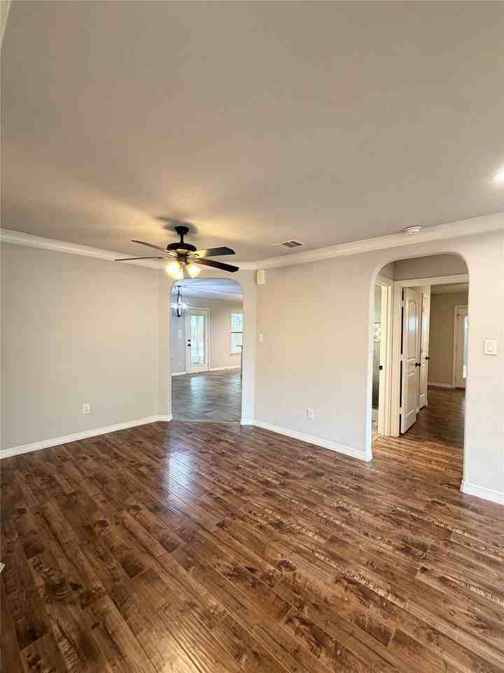 310 E Santa Fe St - Photo 3 of 23