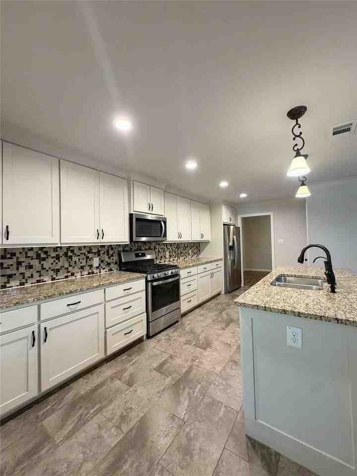 310 E Santa Fe St - Photo 5 of 23