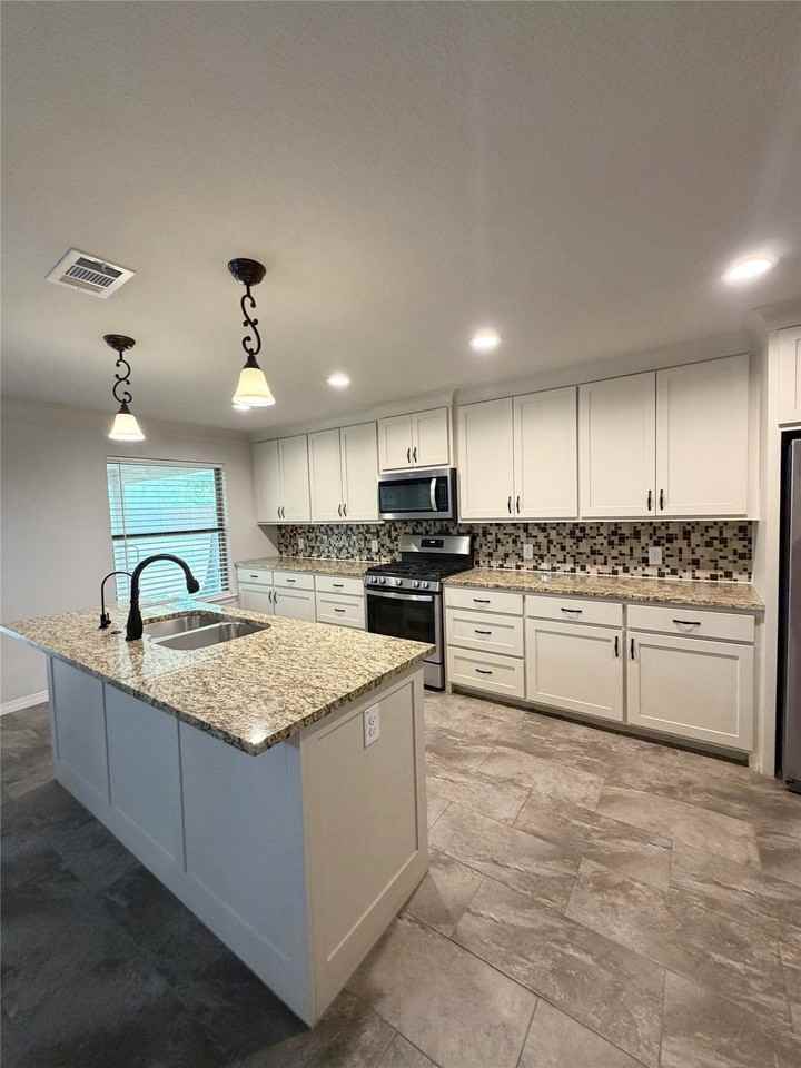 310 E Santa Fe St - Photo 6 of 23