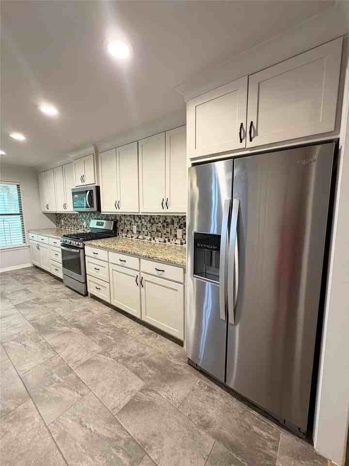 310 E Santa Fe St - Photo 7 of 23