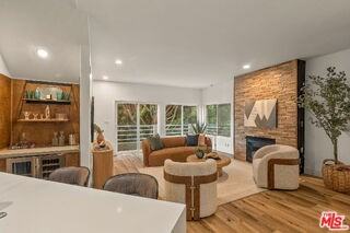 1160 Granville Ave #104 - Photo 5 of 8