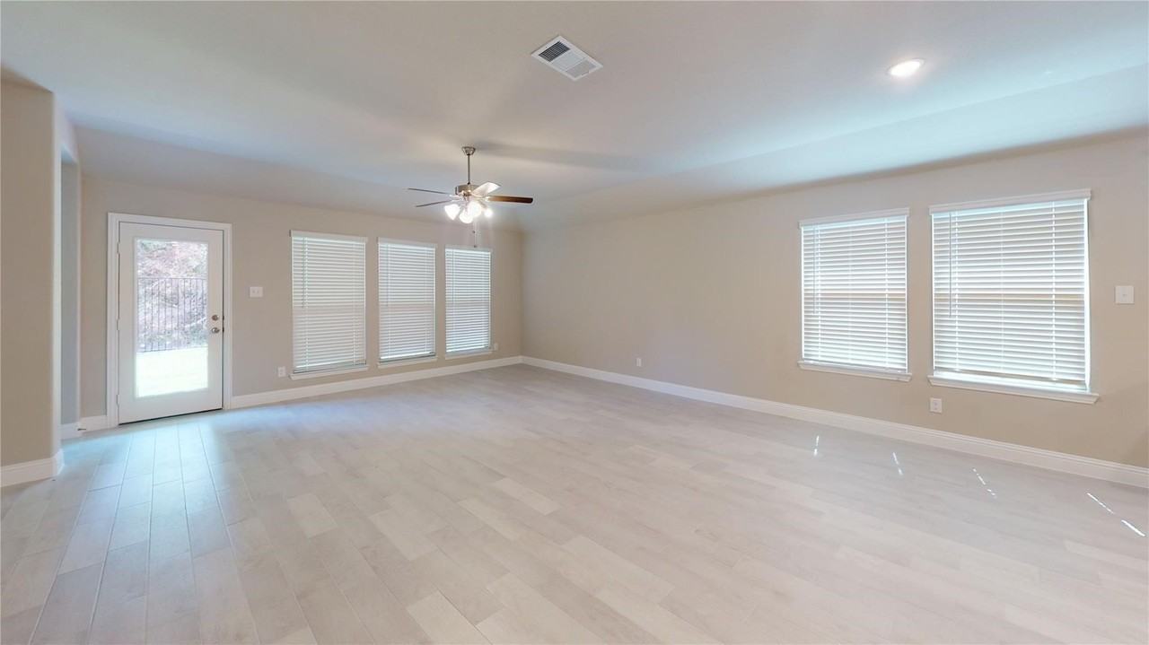 1420 Elizabeth St - Photo 3 of 18